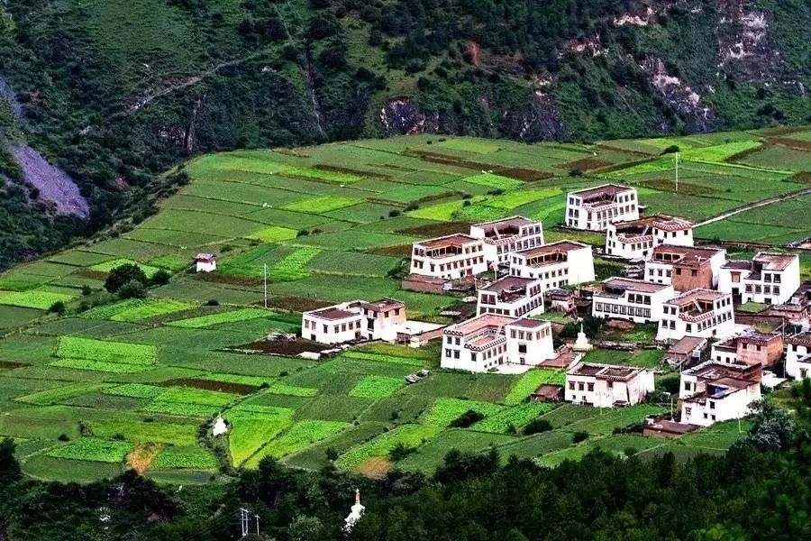 國慶去哪里玩,廈門租車自駕去川西,一個(gè)景色媲美西藏的地方